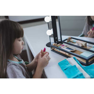 
                  
                    Make Up Set
                  
                