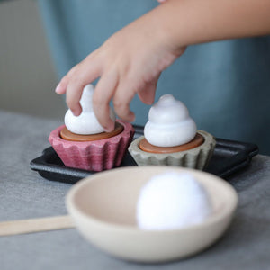 
                  
                    Cupcake Set
                  
                
