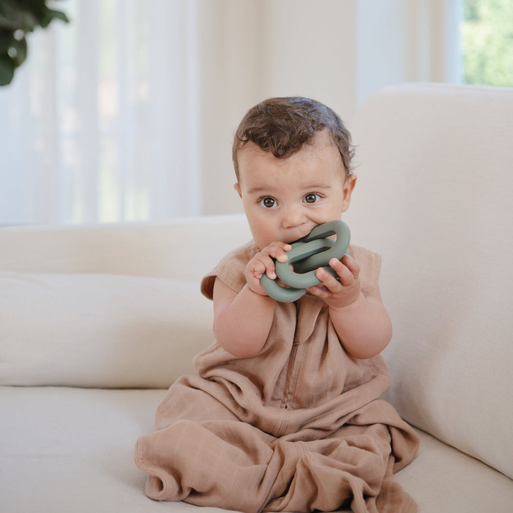 
                  
                    Links Teether (Tradewinds)
                  
                