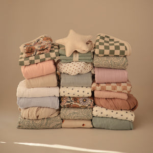 
                  
                    Muslin Burp Cloth Organic Cotton 2-Pack (Retro Flowers/Fog)
                  
                