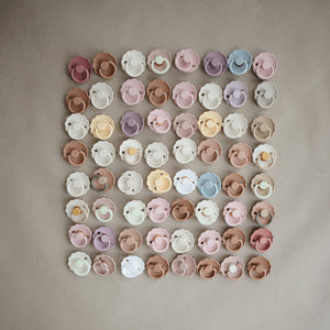 
                  
                    FRIGG Daisy Natural Rubber Pacifier |6-18 Months| (Cappuccino)
                  
                