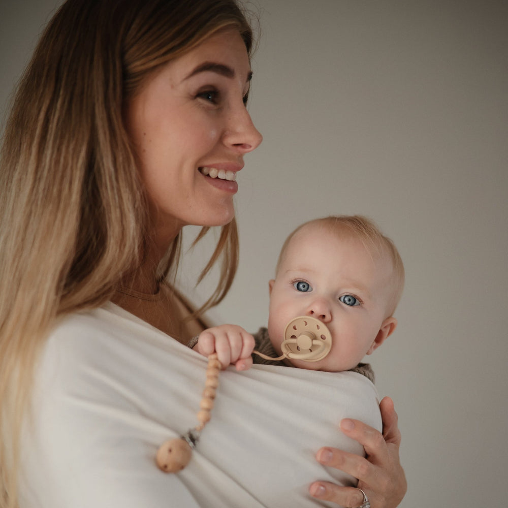 
                  
                    FRIGG Moon Phase Natural Rubber |6-18 Months| (Croissant)
                  
                