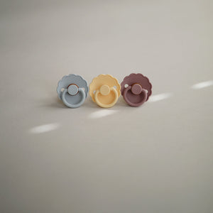 
                  
                    FRIGG Daisy Natural Rubber Pacifier |6-18 Months| (Sage)
                  
                