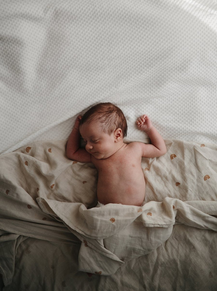 
                  
                    Swaddle de Muselina y Algodón Orgánico (Rainbows)
                  
                